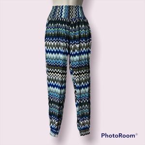 New Look Multicolored Pants Gathered Legs Tapered Ankles White & Black Medium